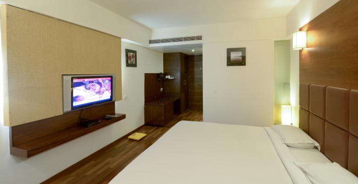 Monarch Brigade Road Hotel Bangalore Exterior photo