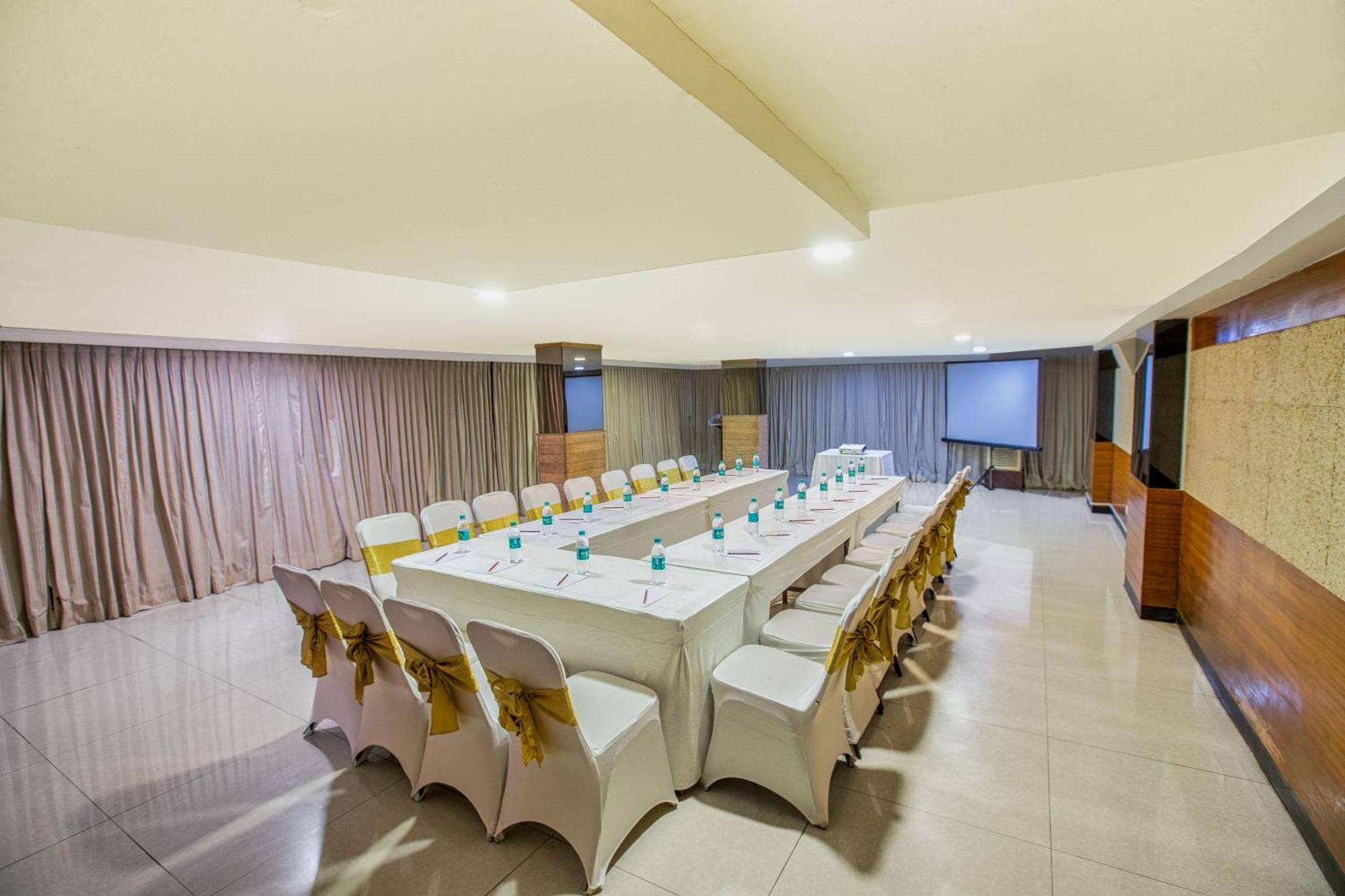 Monarch Brigade Road Hotel Bangalore Exterior photo