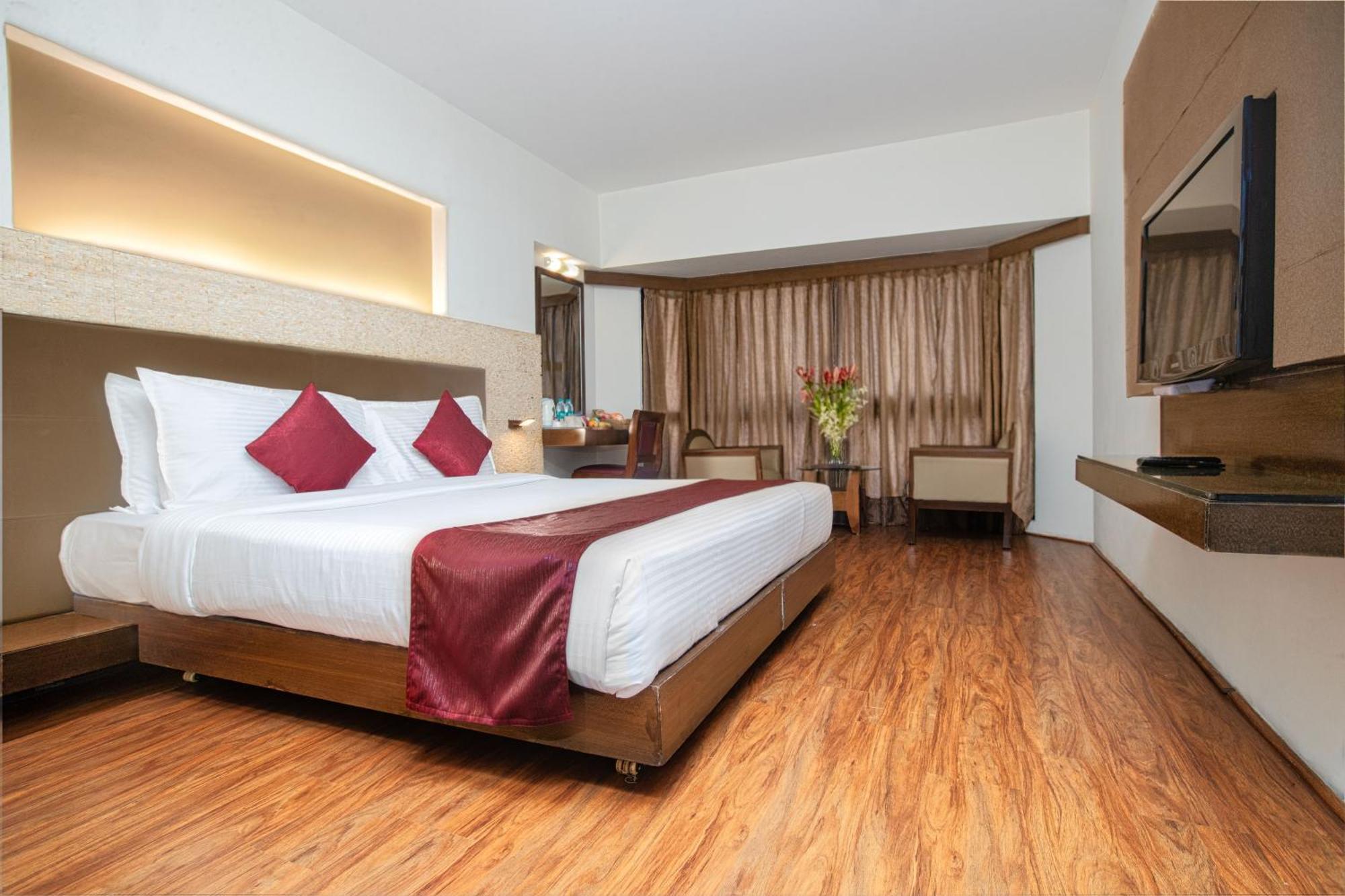 Monarch Brigade Road Hotel Bangalore Exterior photo