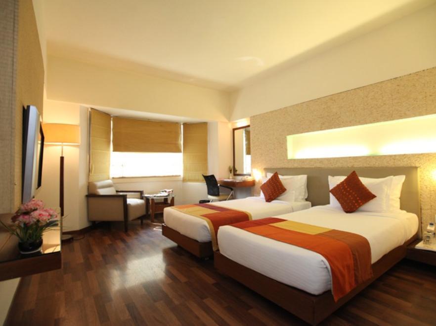 Monarch Brigade Road Hotel Bangalore Exterior photo
